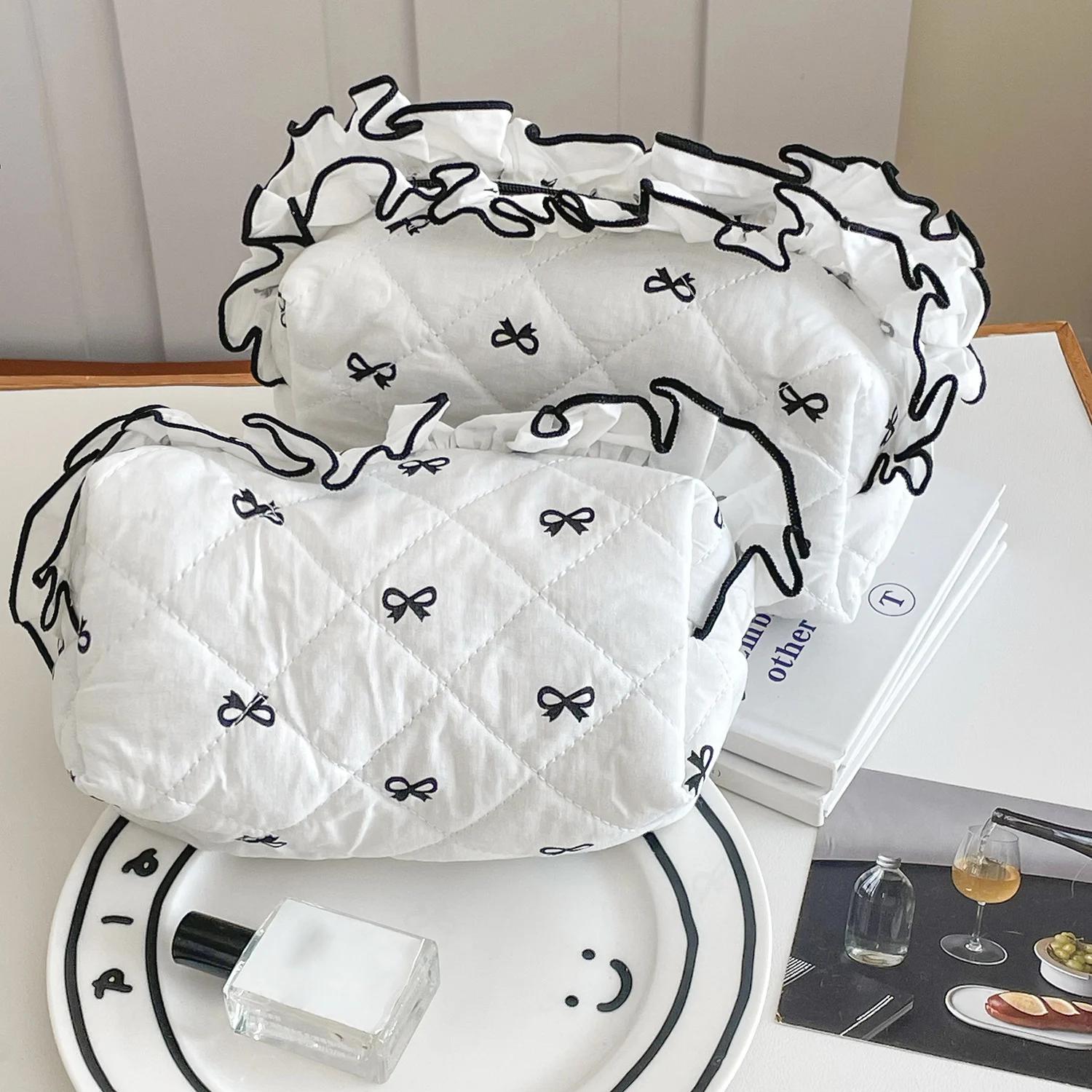 Women Lace Bow Makeup Bag Portable Cosmetic Bag Cute Travel Storage Bag Large Capacity Toiletry Pouch Female Handbag S 16.5X8.5X8cm
Women Lace Bow Makeup Bag Portable Cosmetic Bag Cute Travel Storage Bag Large Capacity Toiletry Pouch Female Handbag S 16.5X8.5X8cm
