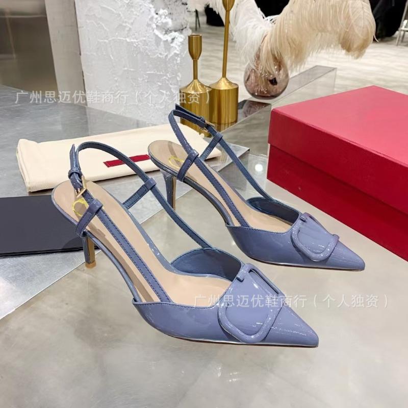 New high-end patent leather V-buckle pointed thin heel sandals women s rear strap one-word high heels 42 синій
New high-end patent leather V-buckle pointed thin heel sandals women s rear strap one-word high heels 42 синій
