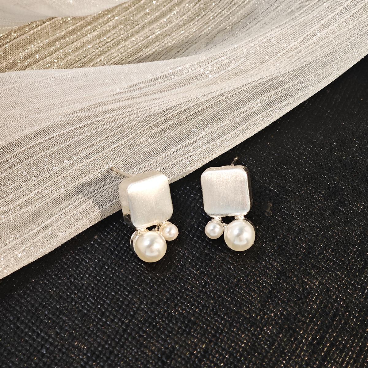 Винтажные геометрические серьги с простой высококачественной круглой подвеской и металлом для волочения проволоки, идеально подходящие для любого случая серебряный
Винтажные геометрические серьги с простой высококачественной круглой подвеской и металлом для волочения проволоки, идеально подходящие для любого случая серебряный