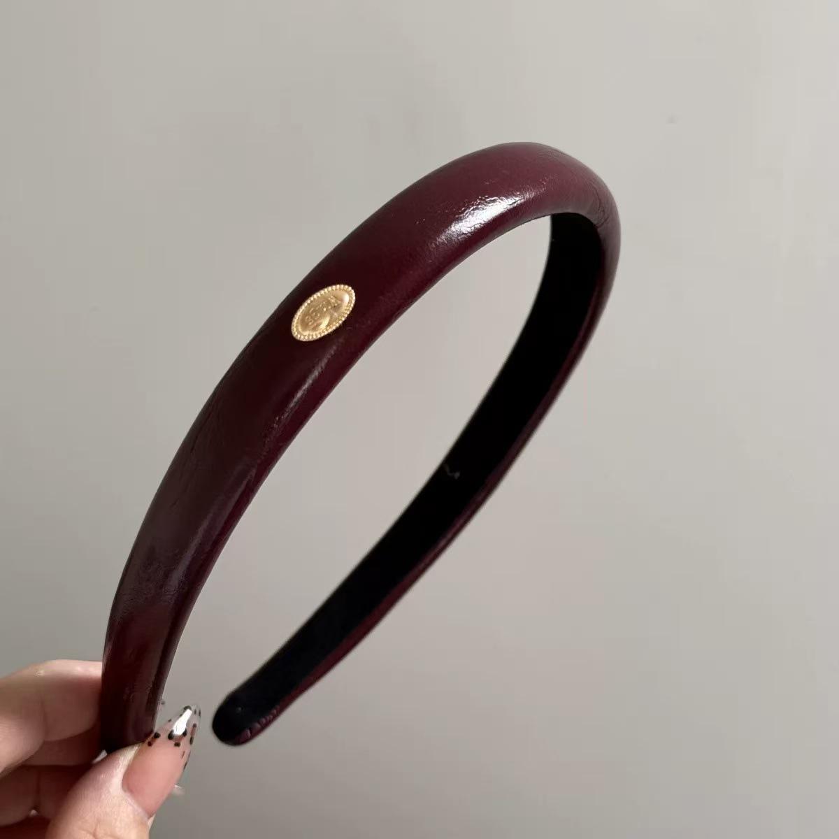 2025 Korean Burgundy Leather Thin Headband for Women - High Skull Top, Autumn/Winter, High-End Feel
2025 Korean Burgundy Leather Thin Headband for Women - High Skull Top, Autumn/Winter, High-End Feel