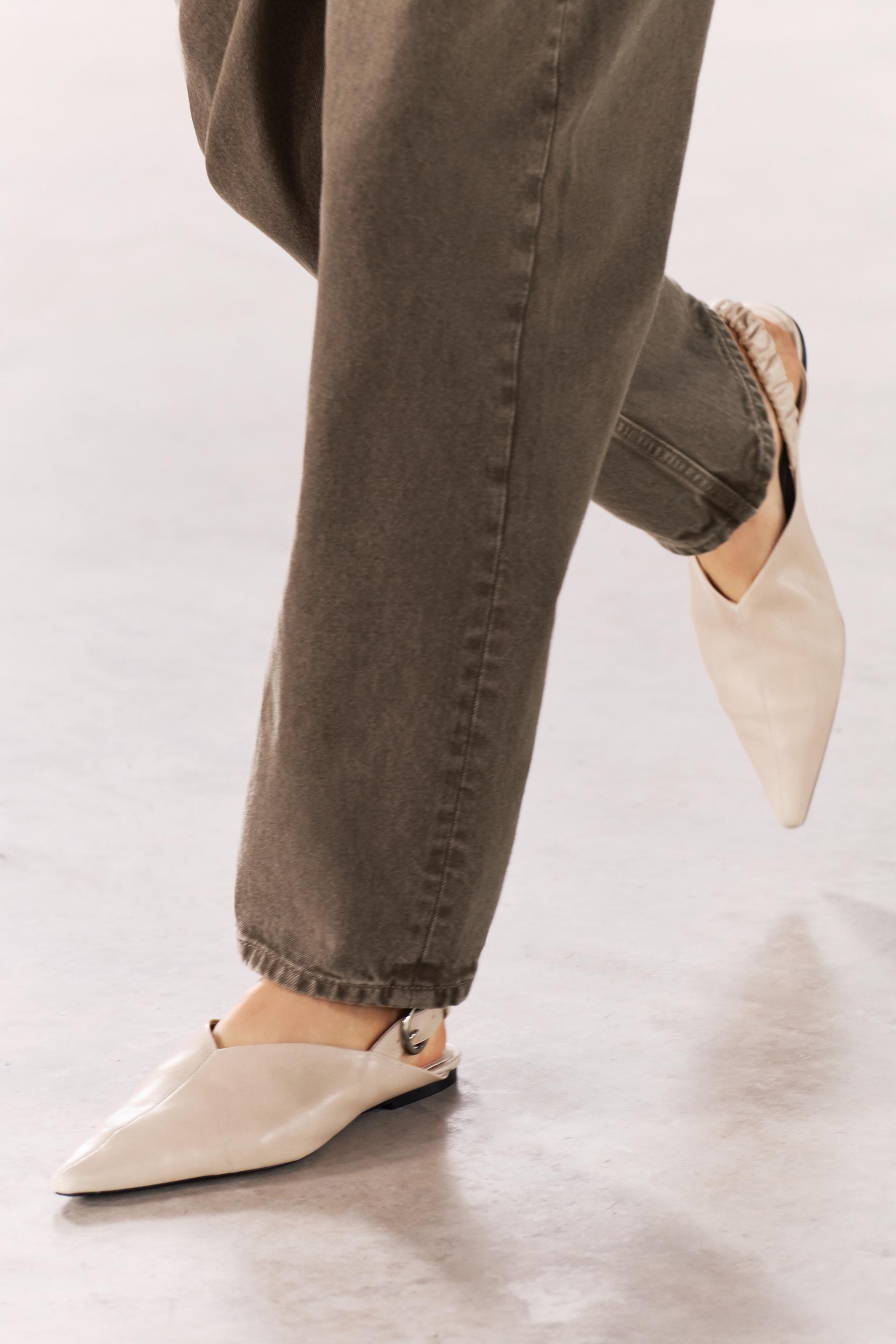 ТУФЛИ ИЗ МЯГКОЙ КОЖИ НА ПЛОСКОЙ СПИНЕ 
ТУФЛИ ИЗ МЯГКОЙ КОЖИ НА ПЛОСКОЙ СПИНЕ