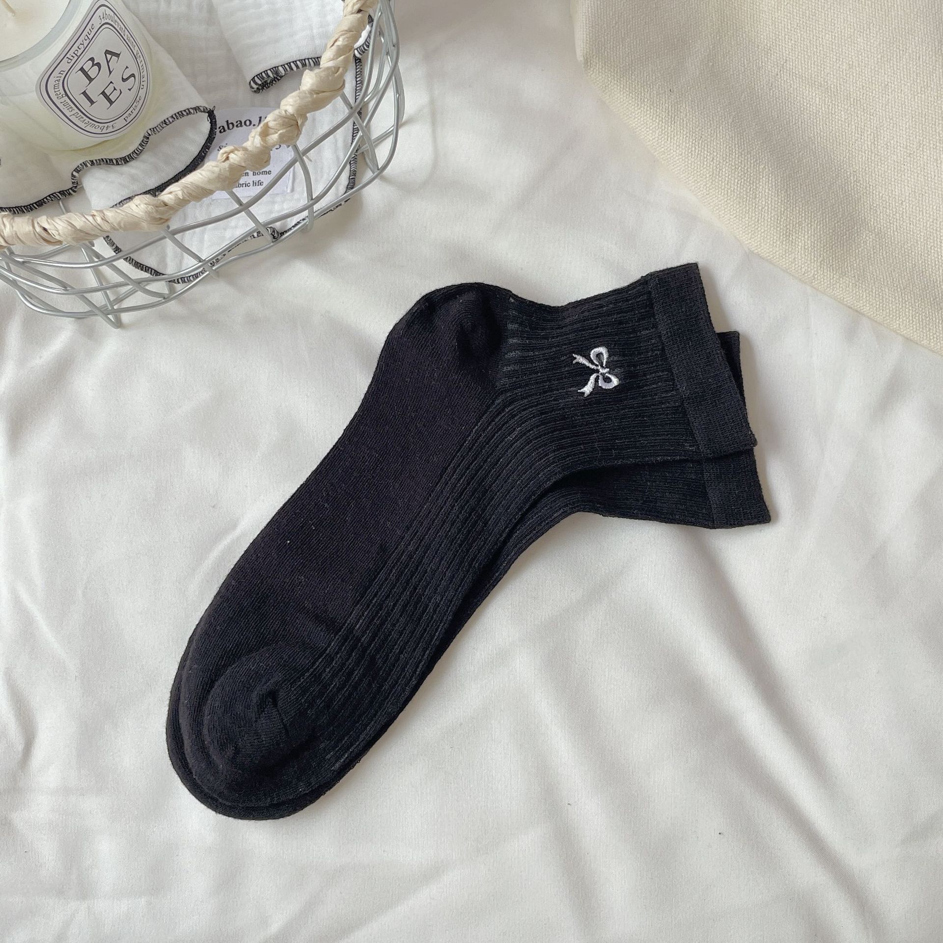 Boneless Short Tube Embroidered Bow Socks Summer Ultra-Thin Vertical Strip Breathable Ballet Socks Socks One size чорний
Boneless Short Tube Embroidered Bow Socks Summer Ultra-Thin Vertical Strip Breathable Ballet Socks Socks One size чорний