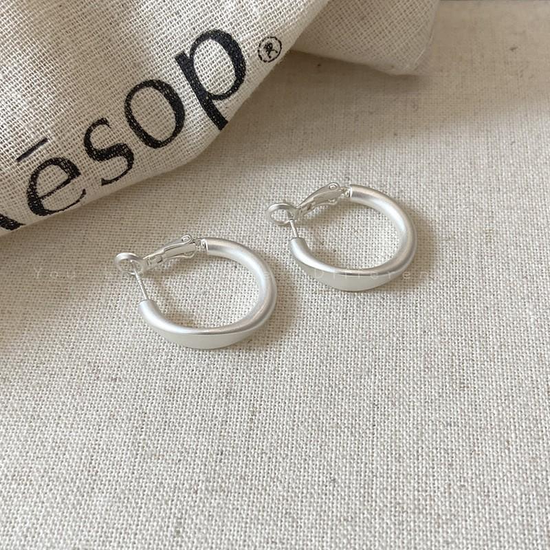 ins cold wind s silver needle ear ring earrings new popular stud earrings niche design sense advanced
ins cold wind s silver needle ear ring earrings new popular stud earrings niche design sense advanced