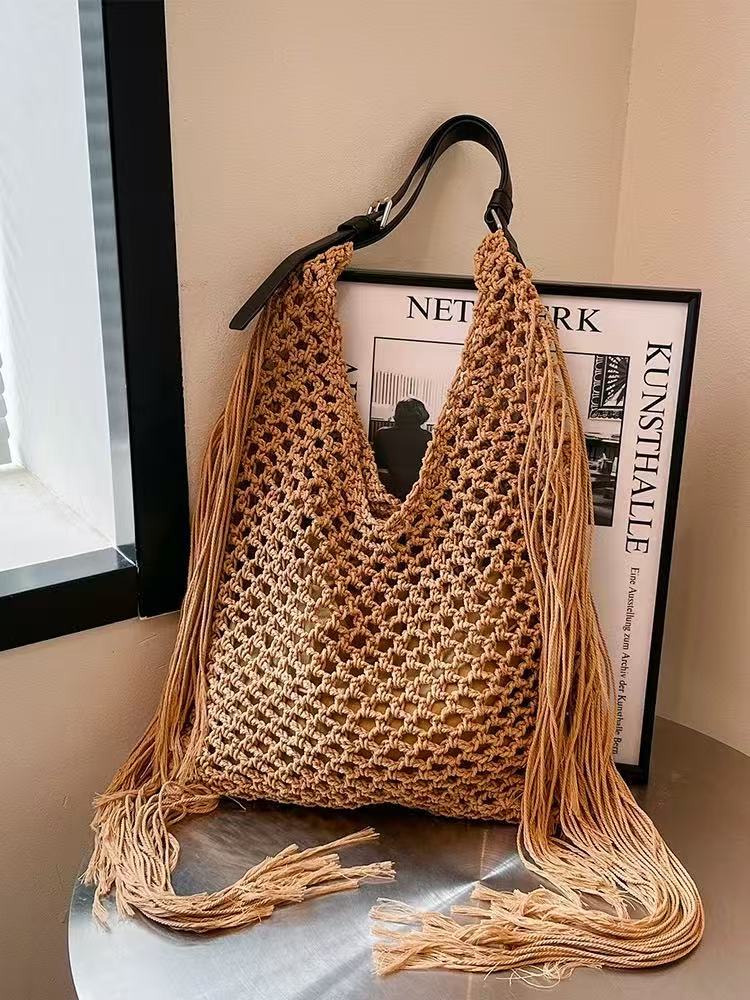 Women s Spring 2025 New Simple Hollow Woven Bohemian Tassels Tote Bag Casual Beach Vacation Style Single Shoulder Beach Bag кофейный
Women s Spring 2025 New Simple Hollow Woven Bohemian Tassels Tote Bag Casual Beach Vacation Style Single Shoulder Beach Bag кофейный