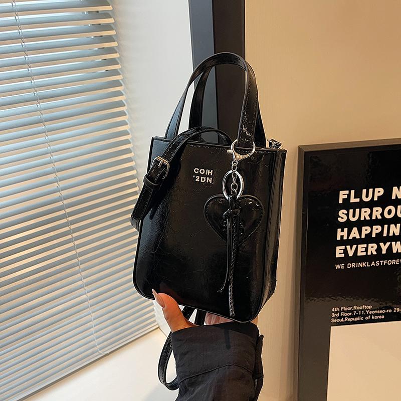 Винтажные красные мини-сумки через плечо для женщин, новые универсальные сумки из искусственной кожи, симпатичные женские сумки для телефона и монет
Винтажные красные мини-сумки через плечо для женщин, новые универсальные сумки из искусственной кожи, симпатичные женские сумки для телефона и монет