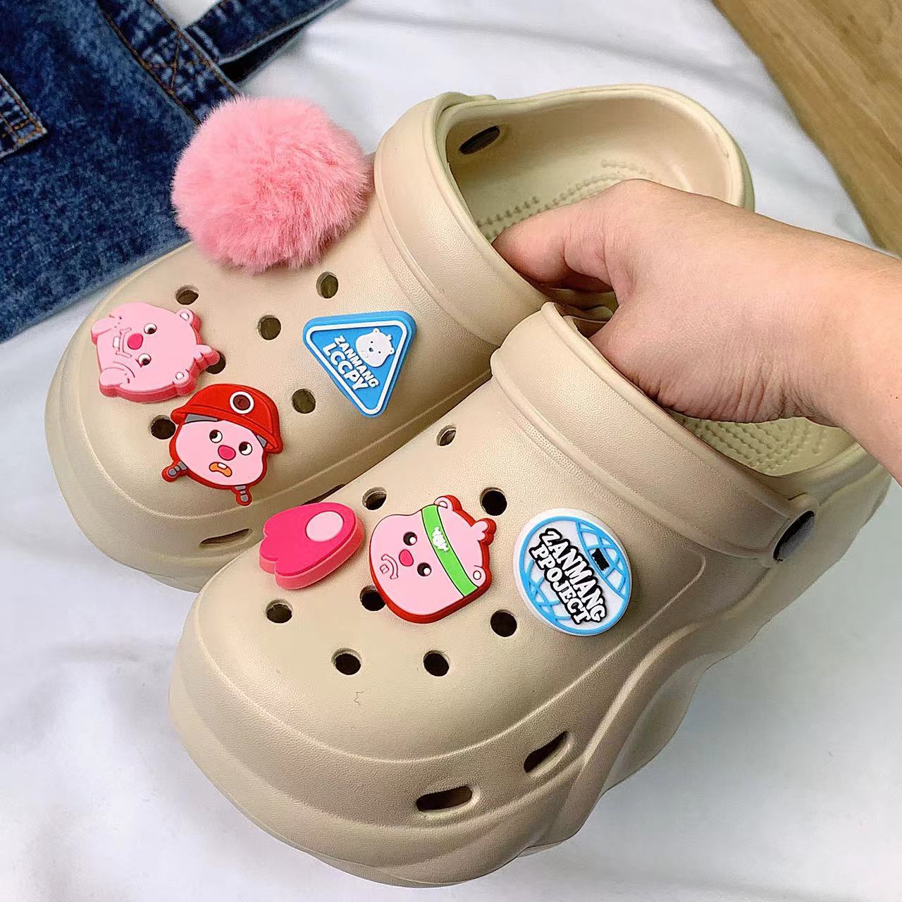 Новые дырявые туфли летняя одежда розовый помпон костюм поросенка студенческие тапочки женские 39-40
Новые дырявые туфли летняя одежда розовый помпон костюм поросенка студенческие тапочки женские 39-40