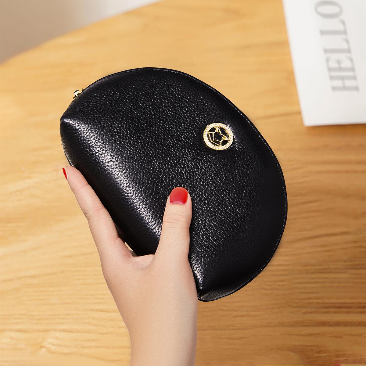 FOXER Genuine Leather Women s Mini Wristlets Coin Purse Half-moon Card Bag Clutch Wallet Fashion Female Cellphone Bag
FOXER Genuine Leather Women s Mini Wristlets Coin Purse Half-moon Card Bag Clutch Wallet Fashion Female Cellphone Bag