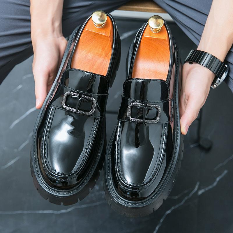 Кожаная обувь мужская корейская версия трендовая новая большая голова лакированная кожаная обувь мужская повседневная рабочая обувь деловая модельная кожаная обувь 38 чёрный
Кожаная обувь мужская корейская версия трендовая новая большая голова лакированная кожаная обувь мужская повседневная рабочая обувь деловая модельная кожаная обувь 38 чёрный