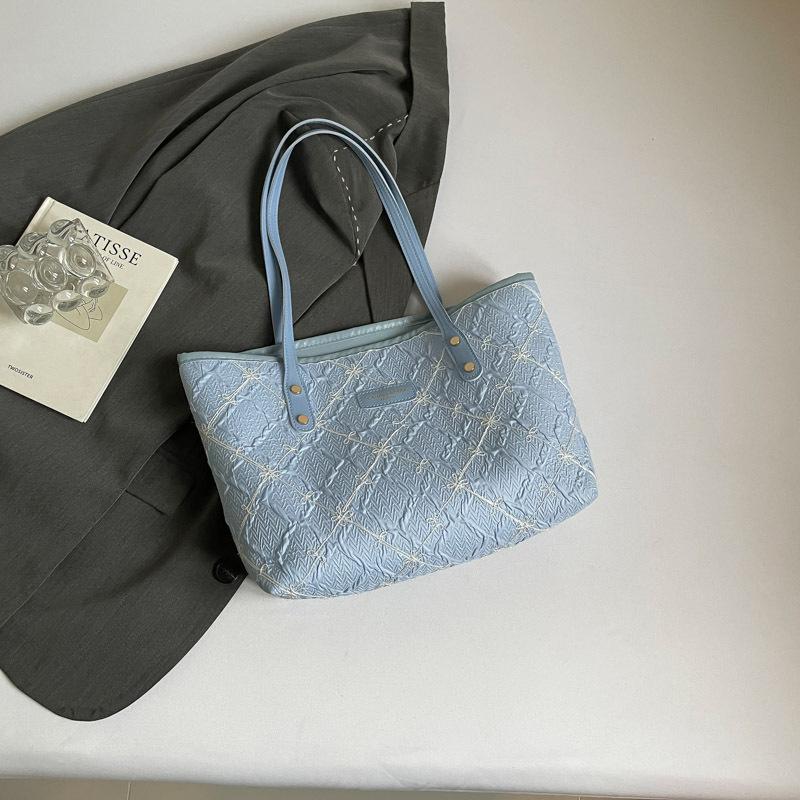 Simple texture rhombus large-capacity tote bag women s new commuter bag women s portable shoulder bag tide
Simple texture rhombus large-capacity tote bag women s new commuter bag women s portable shoulder bag tide