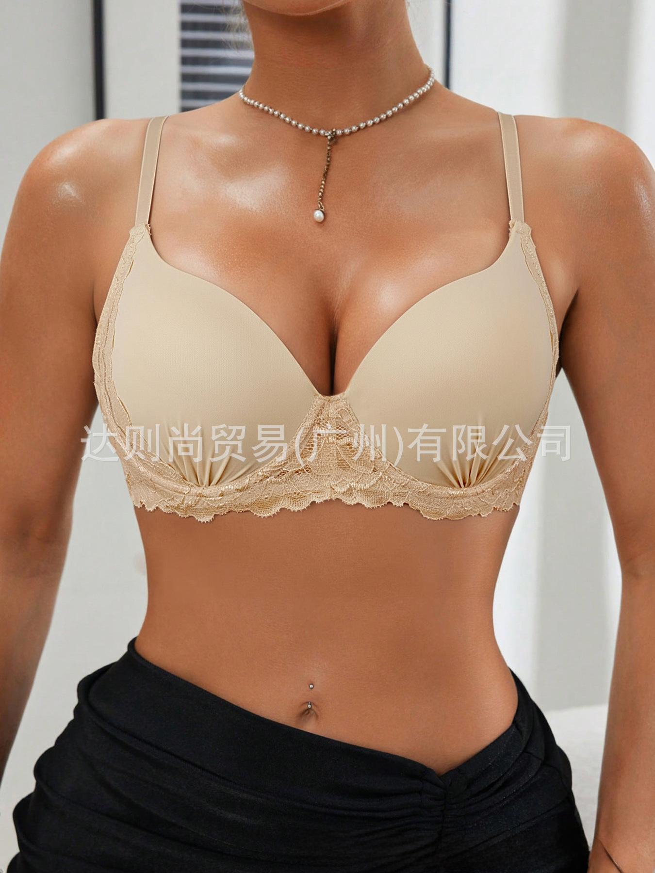 Large size thin shoulder strap underwear smooth lace splicing bra naked feeling seamless back bra large size seamless bra 90C
Large size thin shoulder strap underwear smooth lace splicing bra naked feeling seamless back bra large size seamless bra 90C
