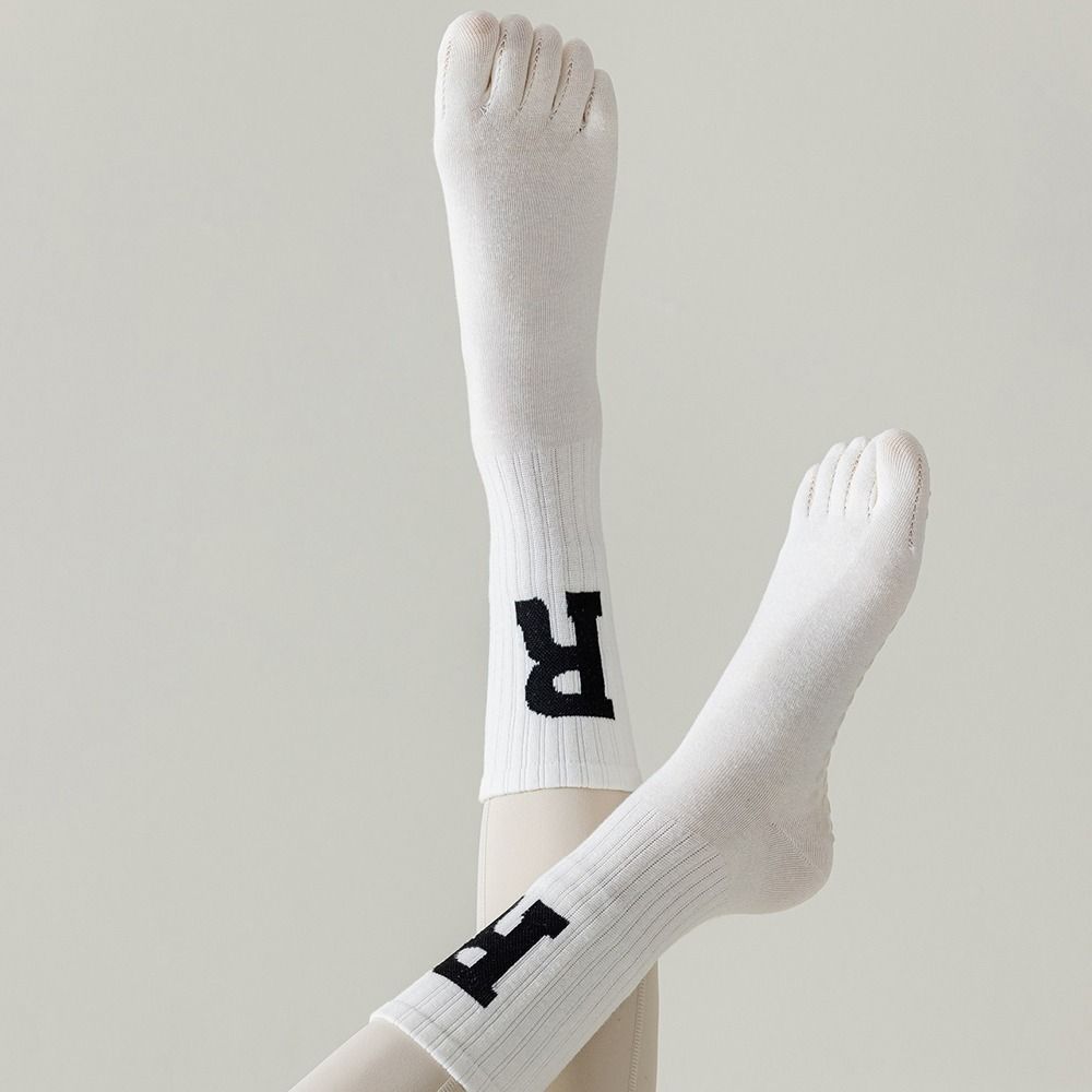 Five Toe Silicone Dot Non-slip Female Hosiery Middle Tube Socks Split Toe Socks Five-Finger Socks
Five Toe Silicone Dot Non-slip Female Hosiery Middle Tube Socks Split Toe Socks Five-Finger Socks