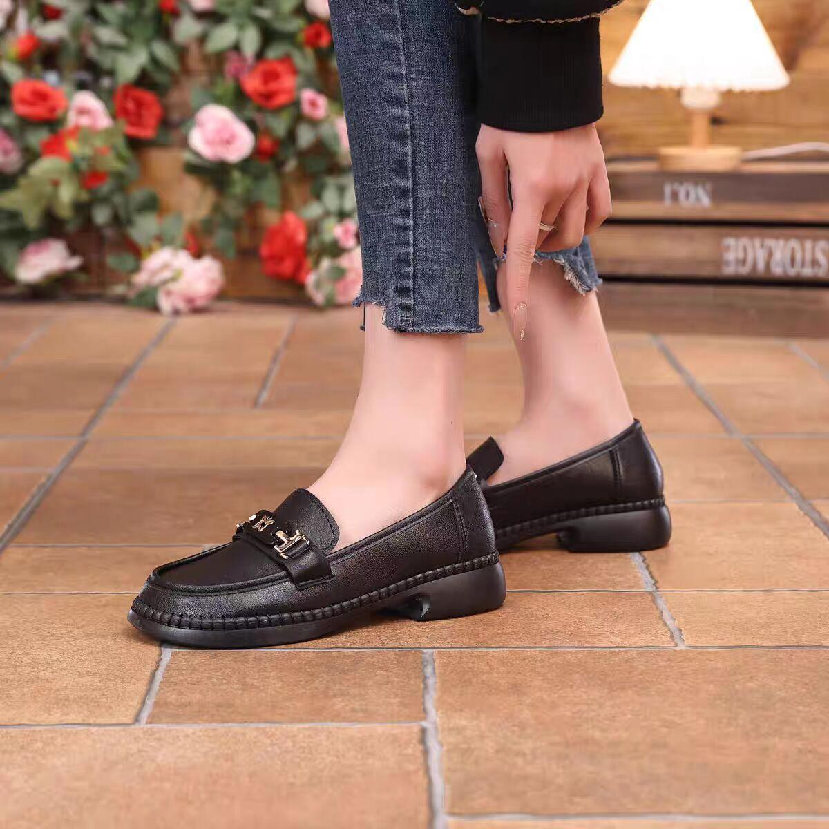 Real soft leather soft sole black small leather shoes women s 2025 spring new flat sole shoes comfortable versatile breathable casual shoes 35 чёрный
Real soft leather soft sole black small leather shoes women s 2025 spring new flat sole shoes comfortable versatile breathable casual shoes 35 чёрный