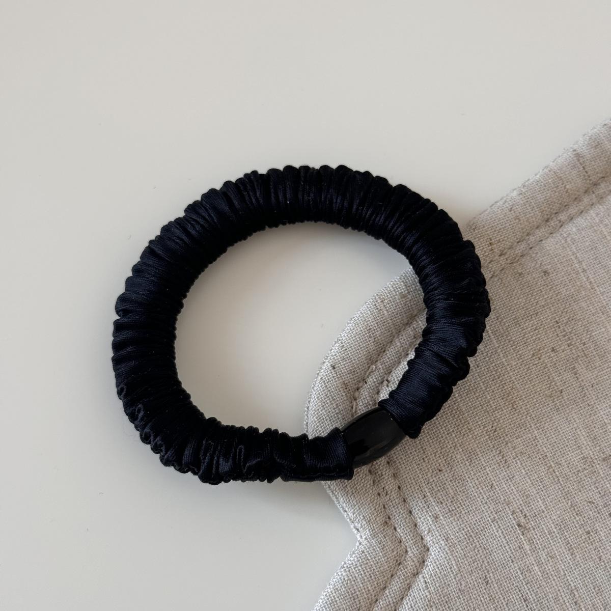 Simple high elastic seamless ice silk hair rubber band large intestine hair band temperament solid color headrope hair accessories чёрный
Simple high elastic seamless ice silk hair rubber band large intestine hair band temperament solid color headrope hair accessories чёрный