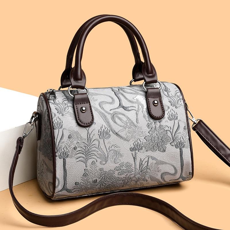 Нишевый дизайн, элитная сумка Boston, весенняя женская простая и универсальная сумка с текстурой, повседневная сумка через плечо
Нишевый дизайн, элитная сумка Boston, весенняя женская простая и универсальная сумка с текстурой, повседневная сумка через плечо