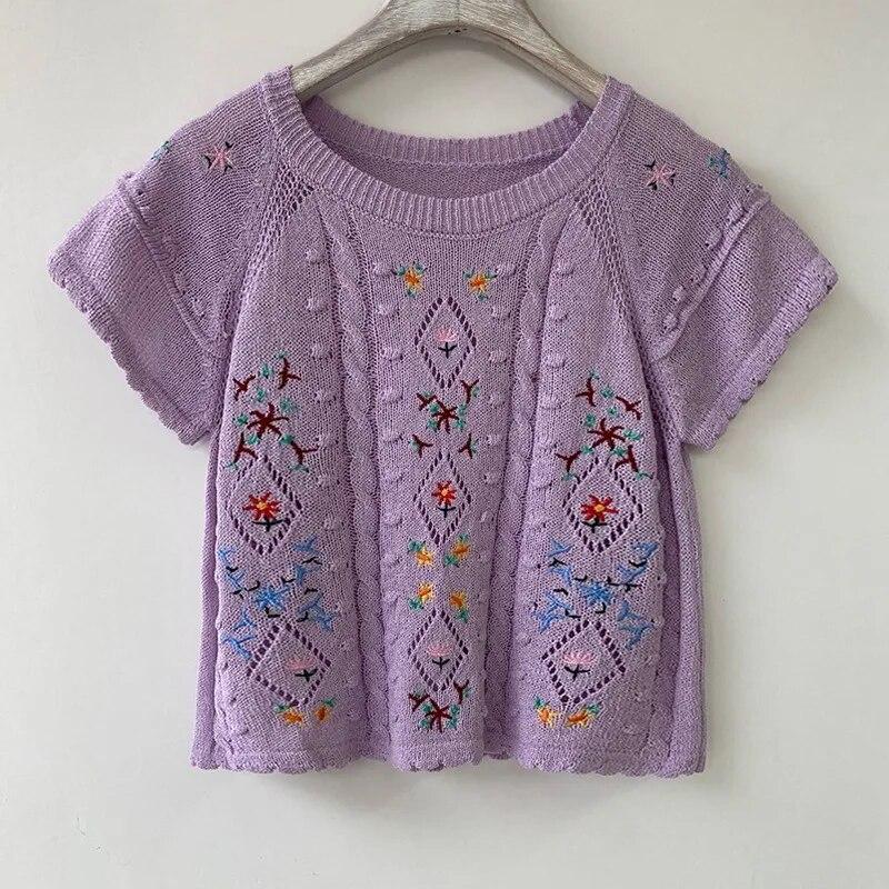 Женская трикотажная короткая футболка с круглым вырезом и вышивкой One Size
Женская трикотажная короткая футболка с круглым вырезом и вышивкой One Size