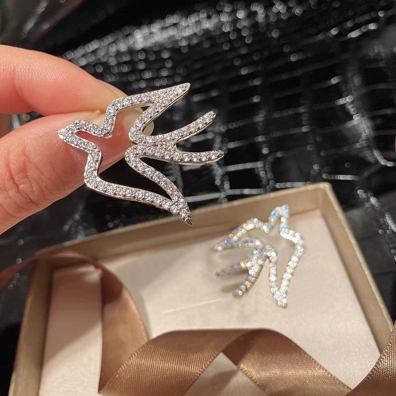 CAOSHI Sparkling Swallow Stud Earrings with Brilliant Cubic Zirconia Female Fashion Party Jewelry Gorgeous Accessories for Women
CAOSHI Sparkling Swallow Stud Earrings with Brilliant Cubic Zirconia Female Fashion Party Jewelry Gorgeous Accessories for Women