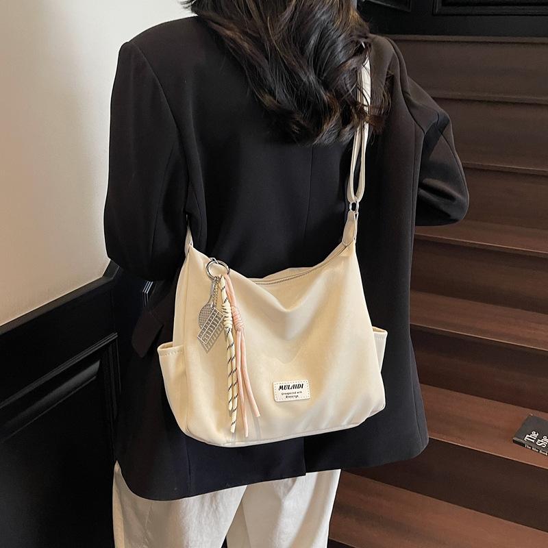 Large capacity bag for women s summer versatile 2026 new casual shoulder crossbody bag, simple work commuting dumpling bag
Large capacity bag for women s summer versatile 2026 new casual shoulder crossbody bag, simple work commuting dumpling bag