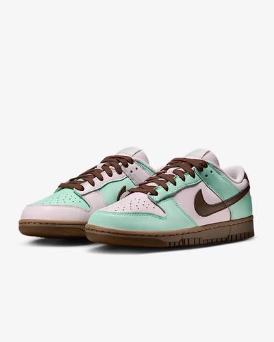 Nike Wmns Dunk Low Mint Strawberry Chocolate W IH0821-679 EU 35.5 коричневий
Nike Wmns Dunk Low Mint Strawberry Chocolate W IH0821-679 EU 35.5 коричневий