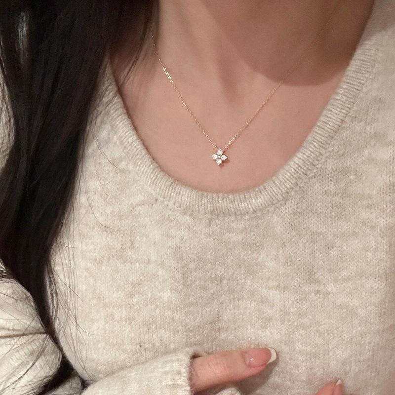 925 Sterling Silver Four-Leaf Clover Zircon Necklace - Elegant Women s Light Luxury Jewelry 925 Silver
925 Sterling Silver Four-Leaf Clover Zircon Necklace - Elegant Women s Light Luxury Jewelry 925 Silver