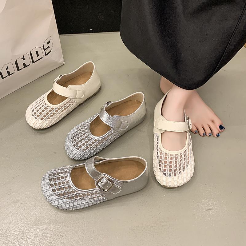 Simple woven hollow fashion single shoes women s 2025 summer new one-word buckle casual flat Mary Jane shoes 40
Simple woven hollow fashion single shoes women s 2025 summer new one-word buckle casual flat Mary Jane shoes 40