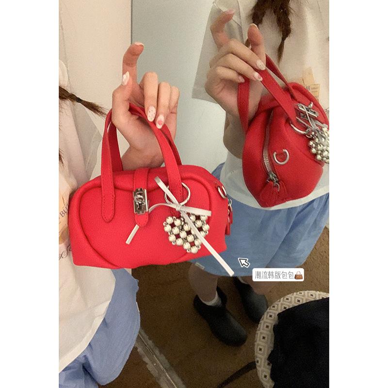 Fashion portable red small bag women s new simple pillow bag versatile shoulder messenger bag
Fashion portable red small bag women s new simple pillow bag versatile shoulder messenger bag