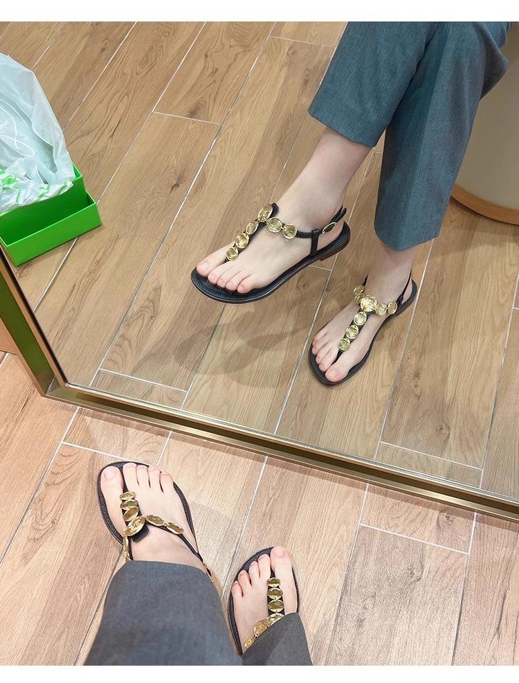 Premium sense gold coin toe herringbone cool slippers women s 2025 new summer wear fashion flat beach Roman sandals 40 чёрный
Premium sense gold coin toe herringbone cool slippers women s 2025 new summer wear fashion flat beach Roman sandals 40 чёрный