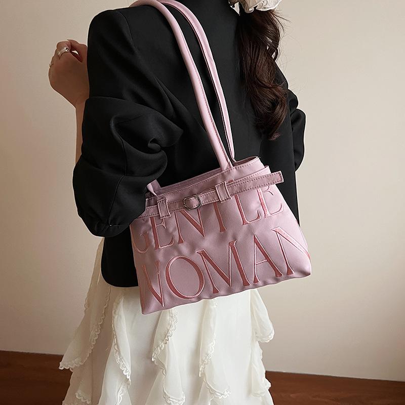 Premium texture fashionable versatile shoulder underarm bag women s 2025 spring and summer new simple bag
Premium texture fashionable versatile shoulder underarm bag women s 2025 spring and summer new simple bag