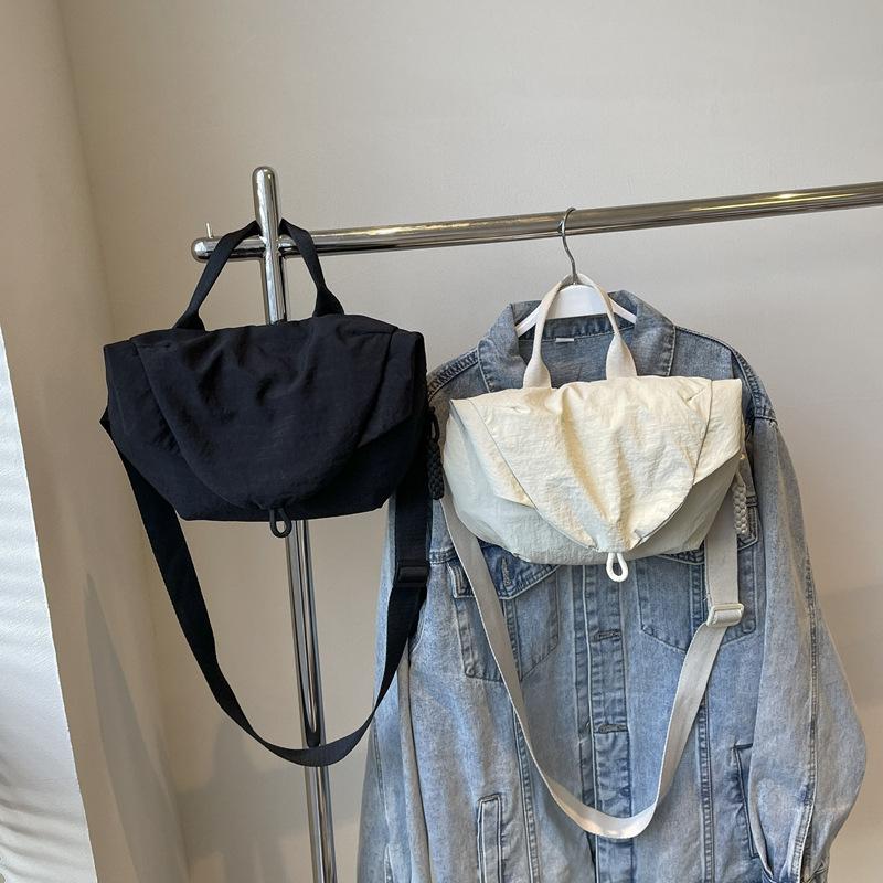 Solid color simple casual shoulder messenger bag women s large capacity lightweight folding handbag versatile fashion breast bag One size чёрный
Solid color simple casual shoulder messenger bag women s large capacity lightweight folding handbag versatile fashion breast bag One size чёрный