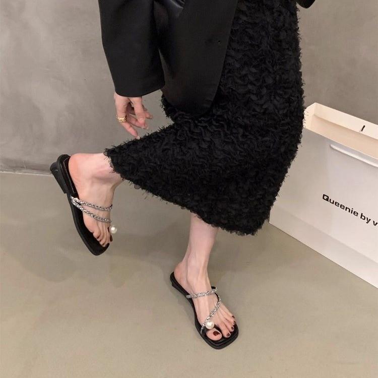 Sandals premium one-word sandals women s summer wear in 2025 with skirts exquisite fashion shoes 40 срібний
Sandals premium one-word sandals women s summer wear in 2025 with skirts exquisite fashion shoes 40 срібний