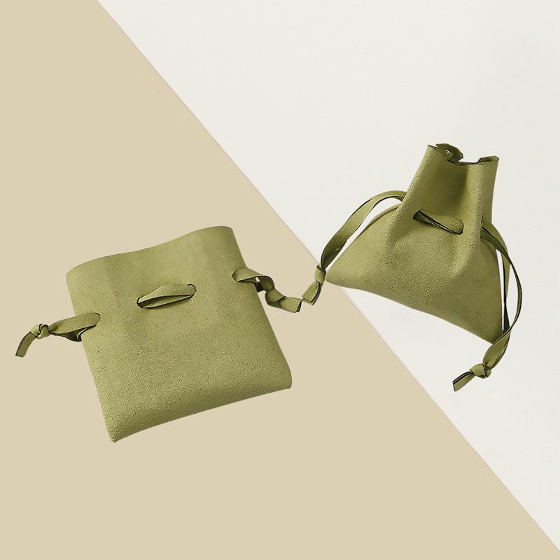 Velvet Drawstring Jewelry Pouch with Snap Closure for Rings, Necklaces, and Earrings
Velvet Drawstring Jewelry Pouch with Snap Closure for Rings, Necklaces, and Earrings