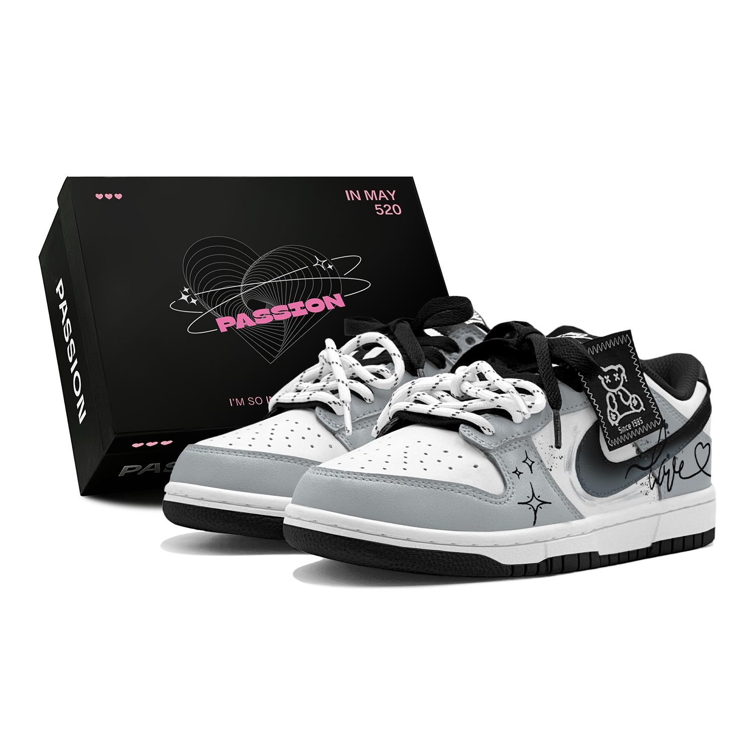 Nike Dunk Couple s, Romantic Favor, Bear Star Love, Individual Graffiti, Trendy Versatile GS Low top Skateboard Shoes CW1590-100(TeamS3-S-BOX) 40
Nike Dunk Couple s, Romantic Favor, Bear Star Love, Individual Graffiti, Trendy Versatile GS Low top Skateboard Shoes CW1590-100(TeamS3-S-BOX) 40
