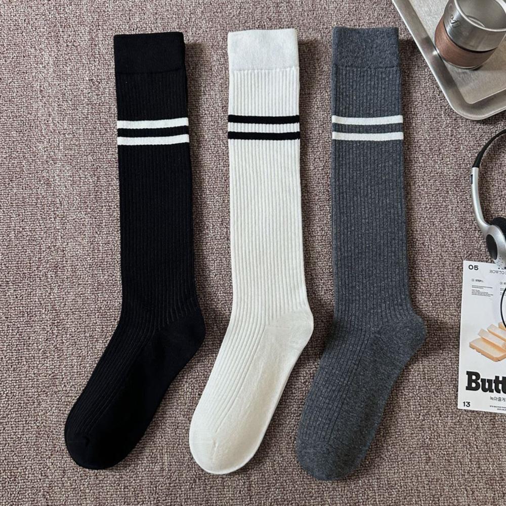1 Pair/Lot Fashion Two Stripe Women s Calf Socks Autumn Winter Long Female Sokcs Korean Style Cycling Leg Socks High-Quality One Size
1 Pair/Lot Fashion Two Stripe Women s Calf Socks Autumn Winter Long Female Sokcs Korean Style Cycling Leg Socks High-Quality One Size