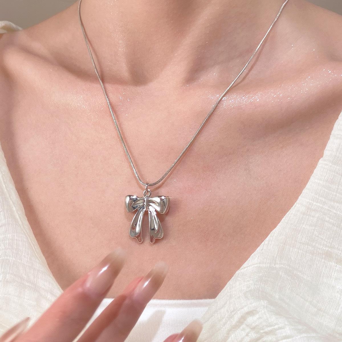 LATS Exquisite Clavicle Chain Elegant Scrub Bow Pendant Necklace for Women Girls Temperament Collar Choker Fashion Zircon
LATS Exquisite Clavicle Chain Elegant Scrub Bow Pendant Necklace for Women Girls Temperament Collar Choker Fashion Zircon