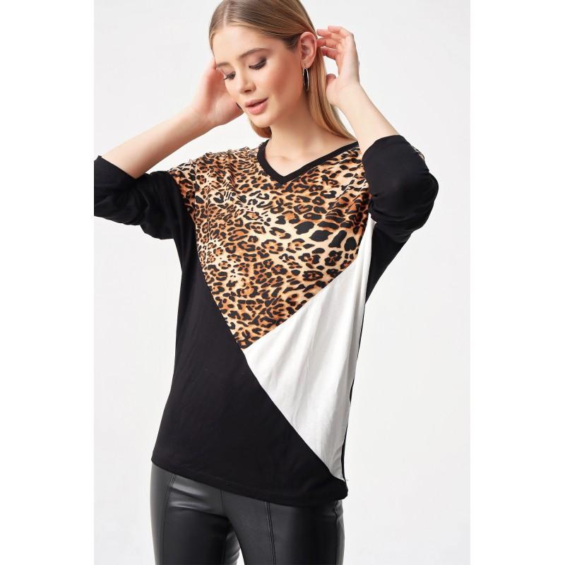 Двухцветная клубничная блуза с леопардовым принтом
Двухцветная клубничная блуза с леопардовым принтом