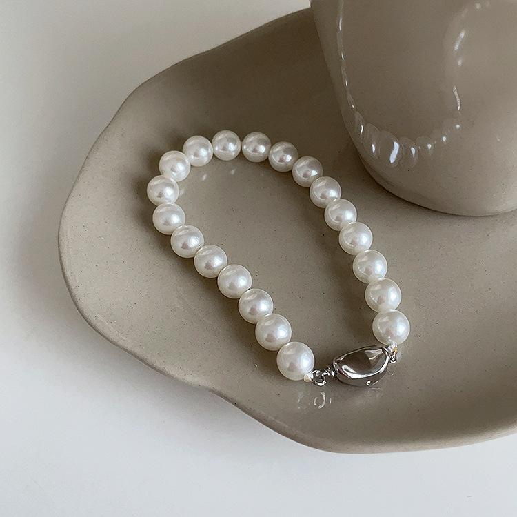 High-end glass pearl bracelet, niche personality, simple and versatile temperament bracelet
High-end glass pearl bracelet, niche personality, simple and versatile temperament bracelet