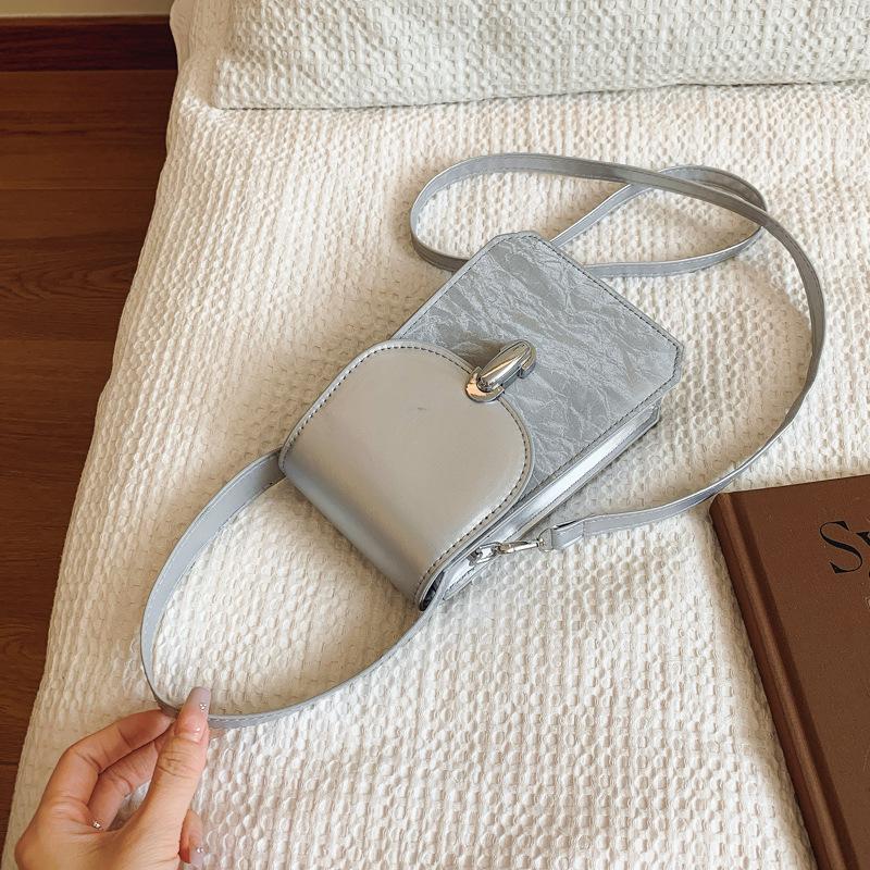 2024 нова модна літня красива сумка через плече маленька квадратна сумка модна ніша повсякденна персоналізована жіноча сумочка срібний
2024 нова модна літня красива сумка через плече маленька квадратна сумка модна ніша повсякденна персоналізована жіноча сумочка срібний