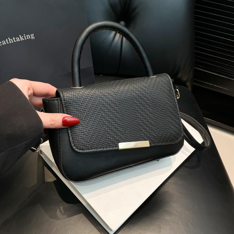 2025 new trendy casual popular texture splicing fashionable simple solid color foreign style shoulder crossbody small square women s bag хакі
2025 new trendy casual popular texture splicing fashionable simple solid color foreign style shoulder crossbody small square women s bag хакі