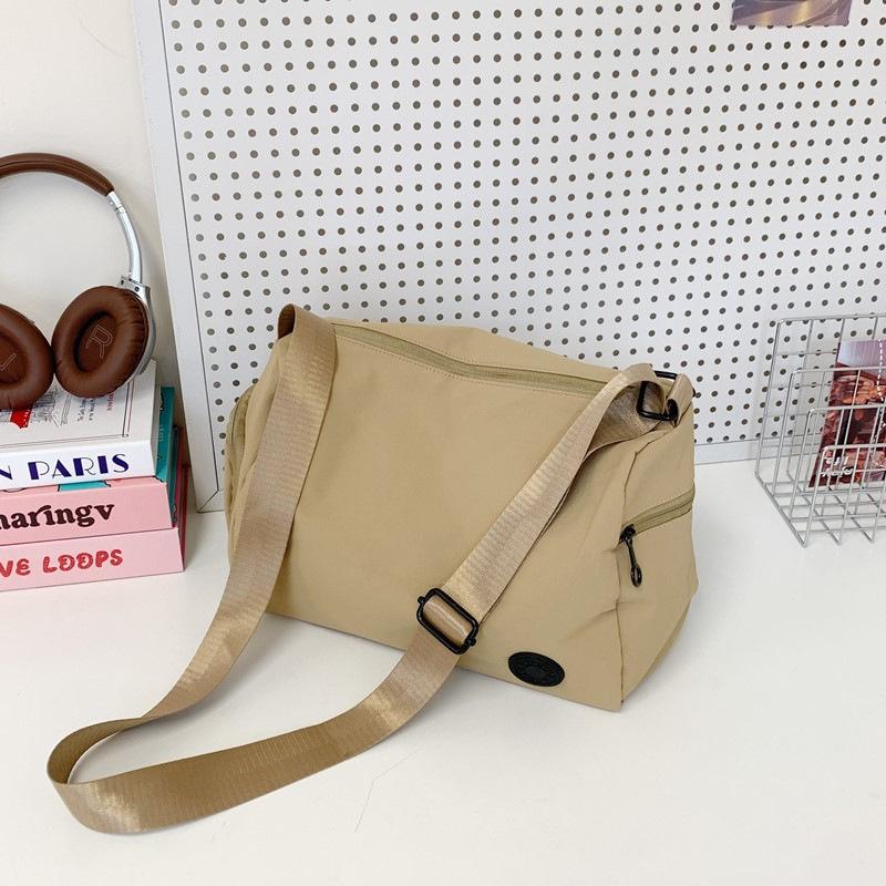 Stylish large-capacity bag female college student commuting versatile class crossbody women s bag new casual simple shoulder bag
Stylish large-capacity bag female college student commuting versatile class crossbody women s bag new casual simple shoulder bag