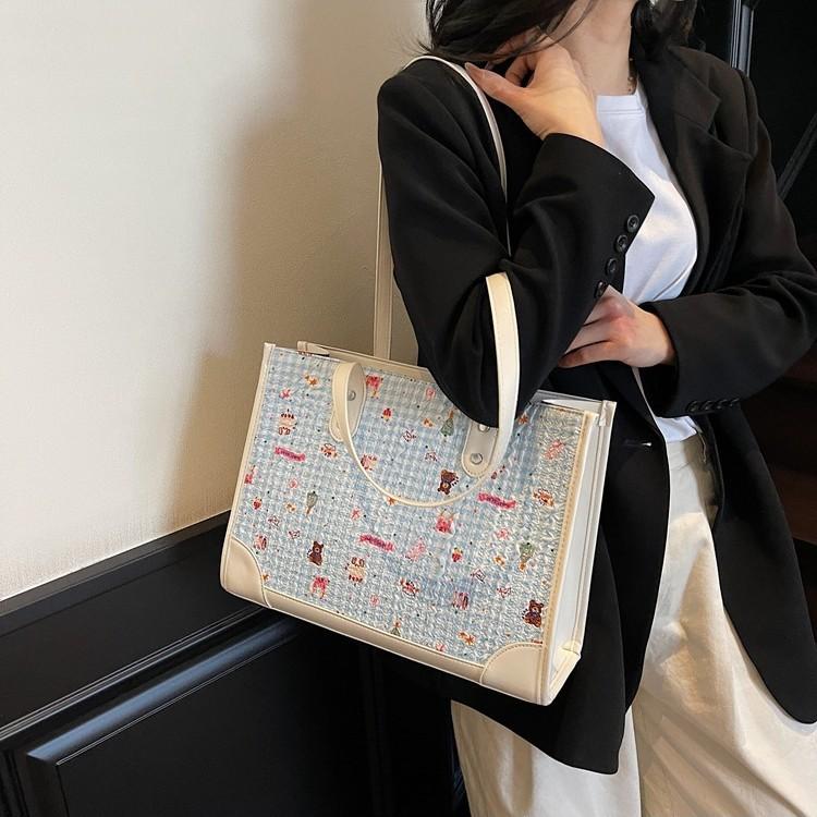 Large capacity tote bag fashion trend printed shoulder bag versatile handbag premium texture bag алмаз
Large capacity tote bag fashion trend printed shoulder bag versatile handbag premium texture bag алмаз