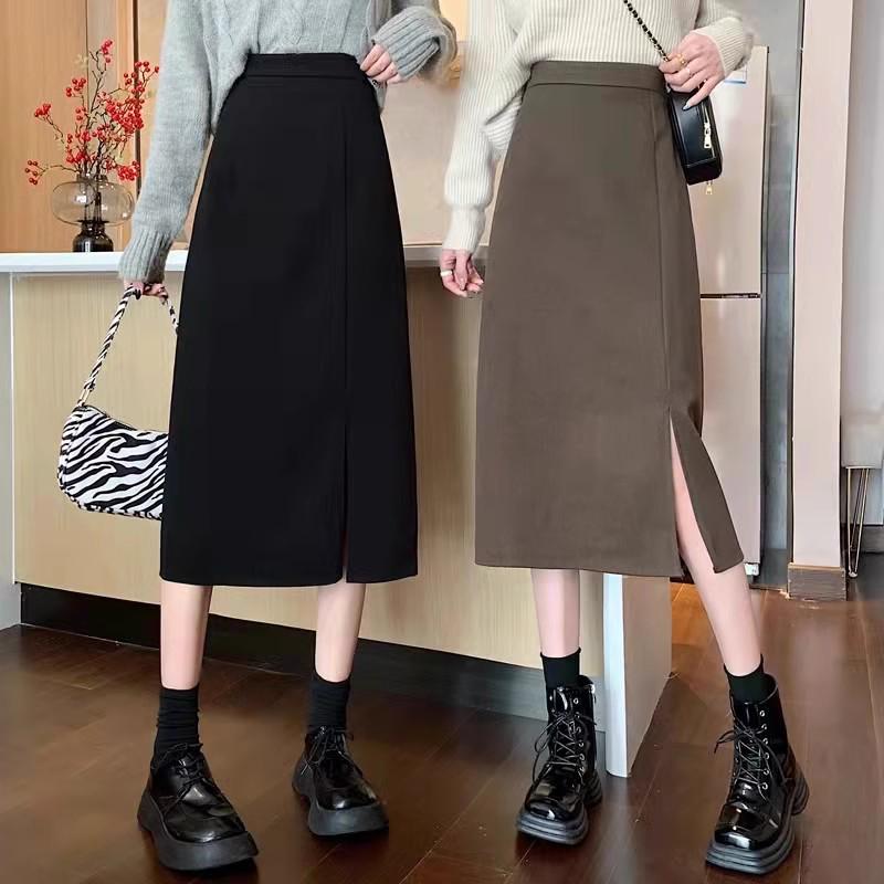 145 Petite High-Waisted Slimming Black A-Line Slit Midi Skirt - Spring/Summer Collection, XS M
145 Petite High-Waisted Slimming Black A-Line Slit Midi Skirt - Spring/Summer Collection, XS M