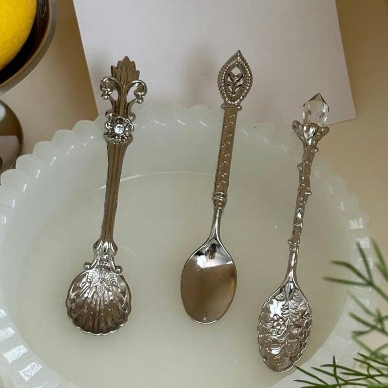 Korean ins retro coffee spoon, fruit cake fork, dessert pastry spoon, Western light luxury tableware S
Korean ins retro coffee spoon, fruit cake fork, dessert pastry spoon, Western light luxury tableware S