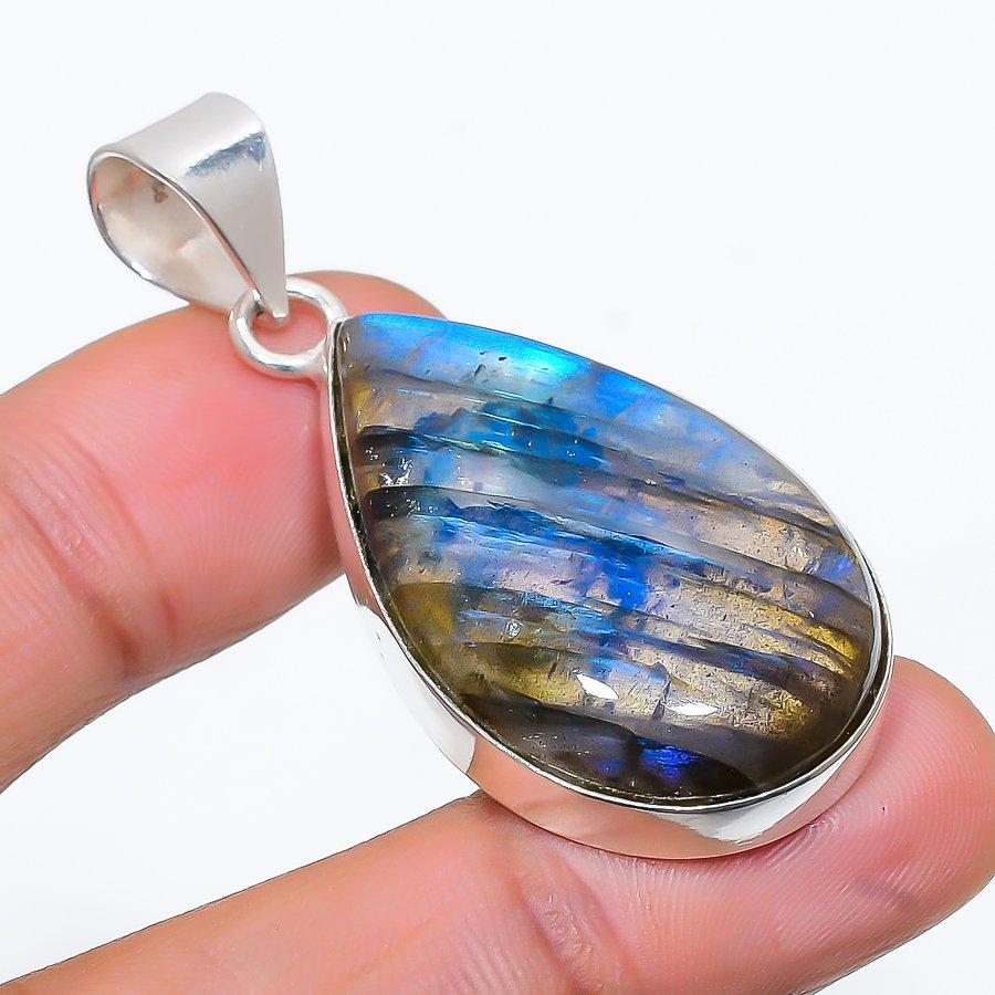 Labradorite Gemstone Handmade 925 Steling Silver Jewelry Pendant 1.89 GK-4588
Labradorite Gemstone Handmade 925 Steling Silver Jewelry Pendant 1.89 GK-4588