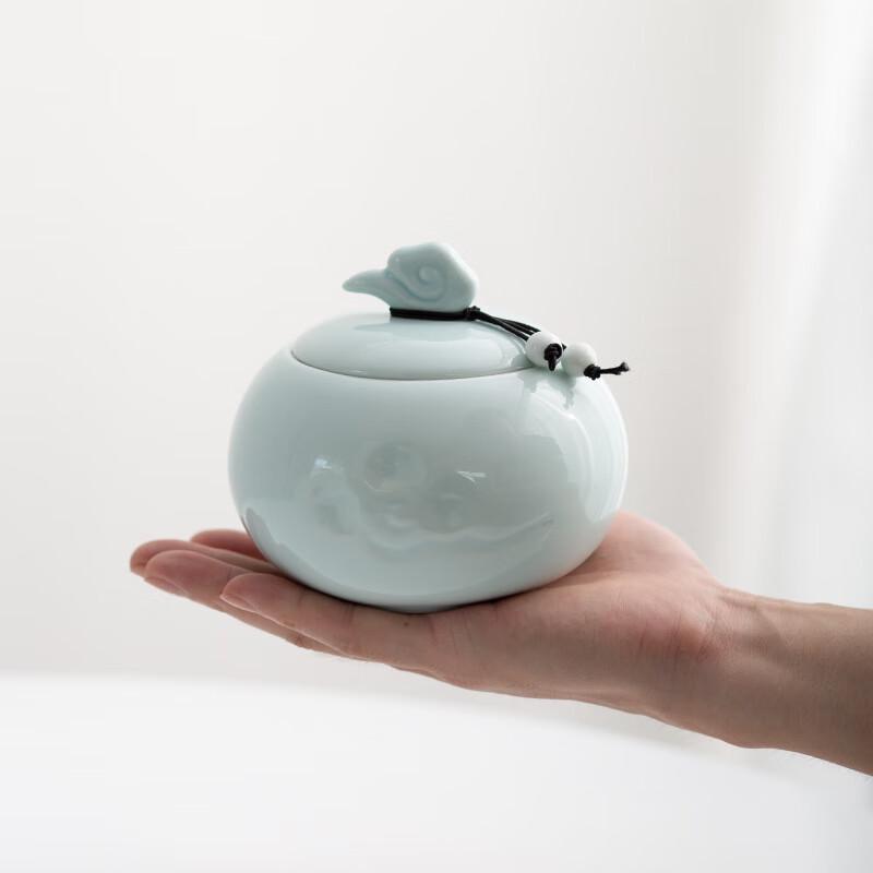Zhinianhua Celadon Ceramic Tea Caddy
Zhinianhua Celadon Ceramic Tea Caddy