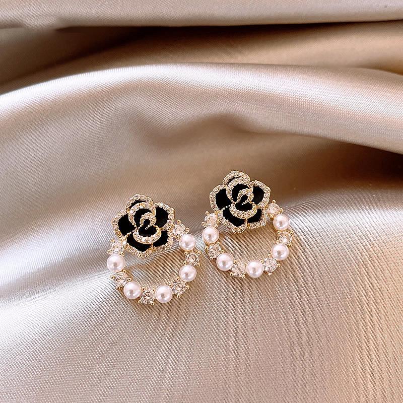 Silver needle oil painting style flower pearl earrings light luxury niche temperament elegant stud earrings exquisite versatile earrings women
Silver needle oil painting style flower pearl earrings light luxury niche temperament elegant stud earrings exquisite versatile earrings women