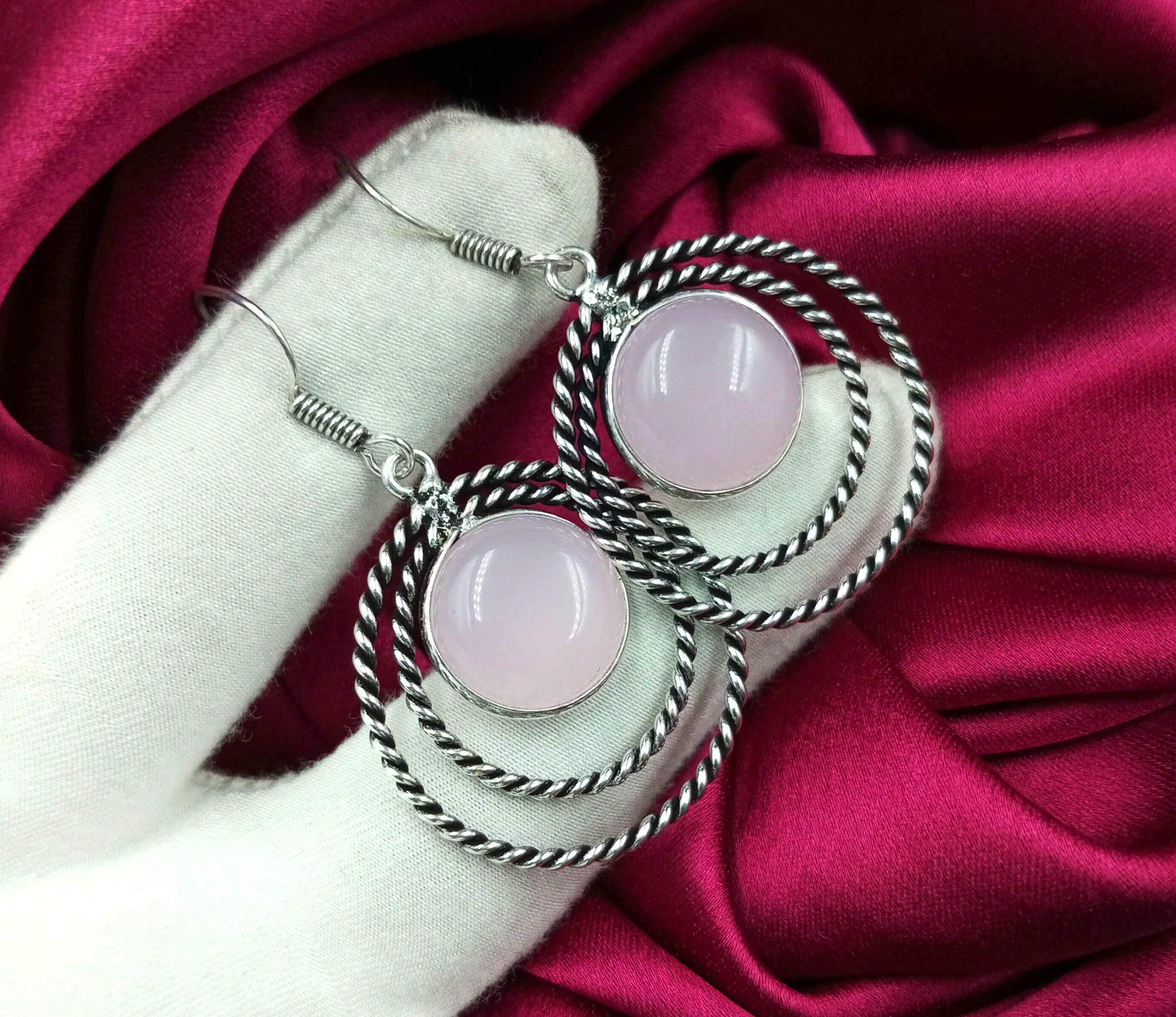 Женские серьги-крючки из розового кварца 925 пробы с серебряным покрытием EEJ-E71 
Женские серьги-крючки из розового кварца 925 пробы с серебряным покрытием EEJ-E71