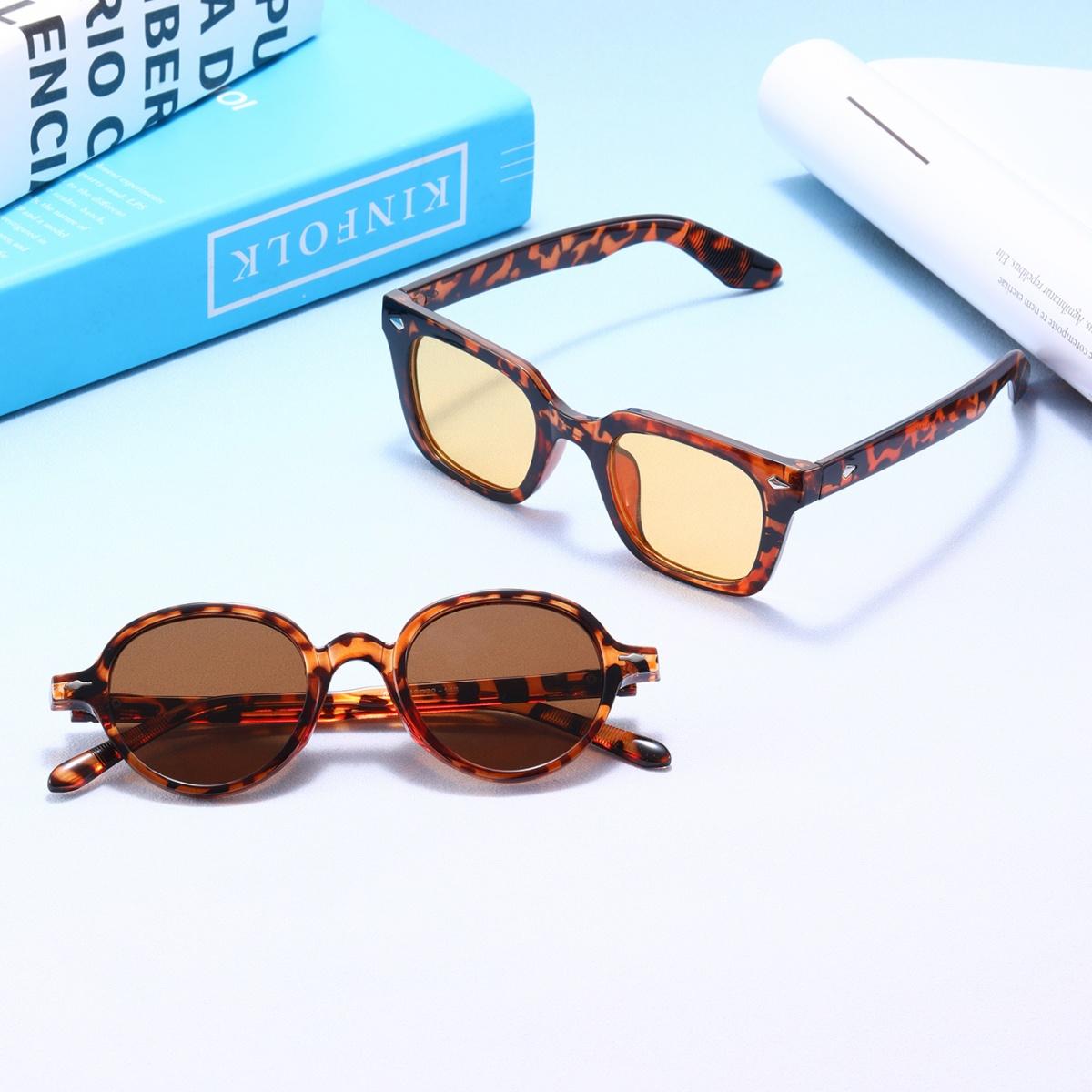 2pcs European and American retro fashion Y2K sunglasses for couples, summer sun shading and protection against UV rays, lightwei
2pcs European and American retro fashion Y2K sunglasses for couples, summer sun shading and protection against UV rays, lightwei