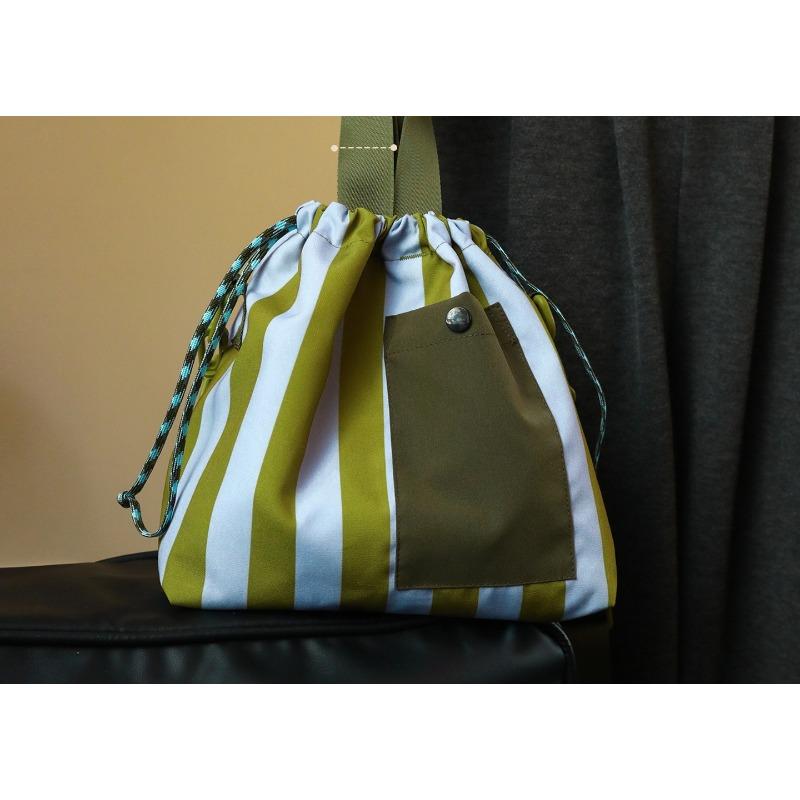 Insulated Lunch Bag Large Capacity Crossbody Lunch Tote Bag with Shoulder Strap Reusable Lunch Box Bag for Work School Daily Use зелёный
Insulated Lunch Bag Large Capacity Crossbody Lunch Tote Bag with Shoulder Strap Reusable Lunch Box Bag for Work School Daily Use зелёный