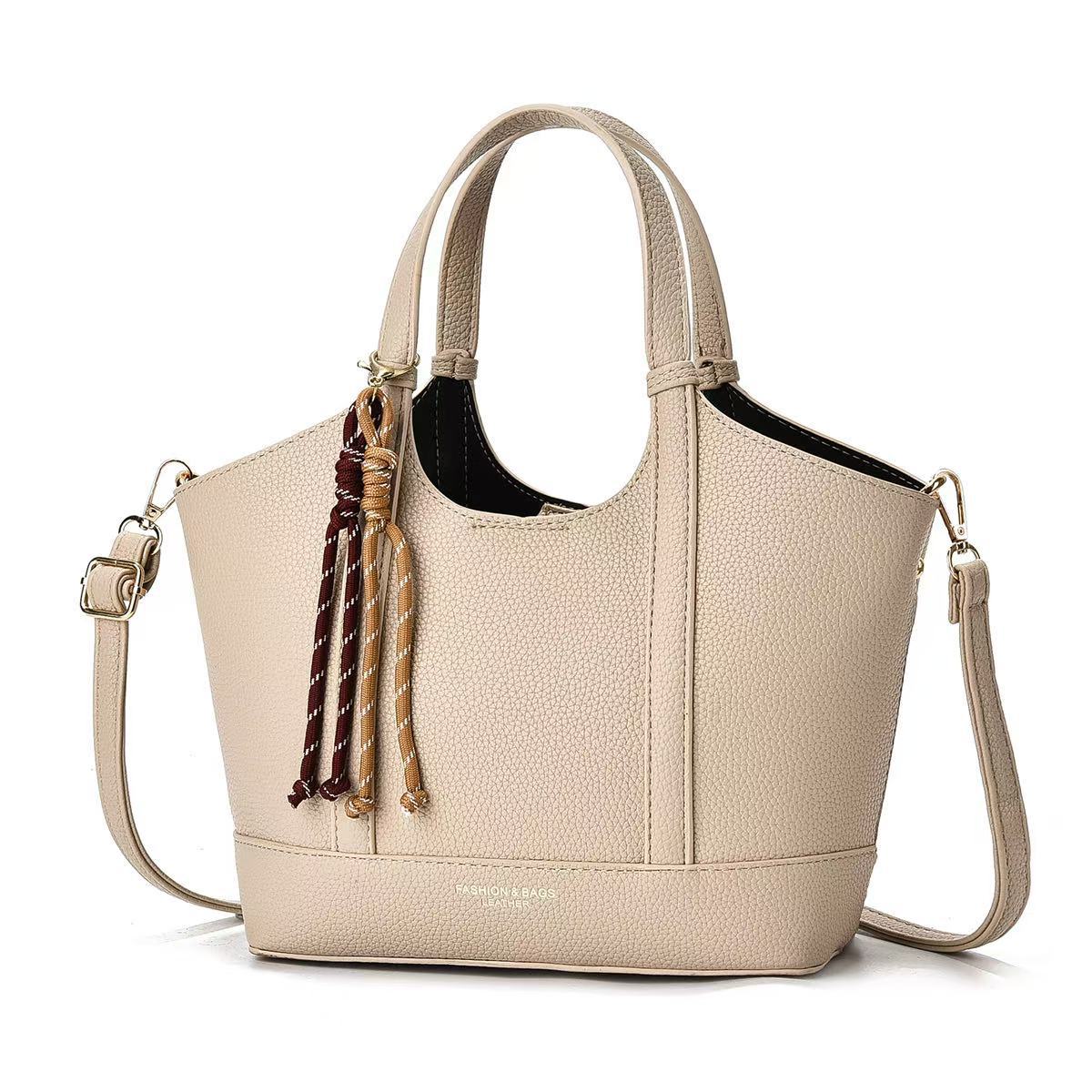 Женская новая тканая текстура модный тренд универсальный сеньорский стиль мягкая прочная вместительная сумка-ведро через плечо
Женская новая тканая текстура модный тренд универсальный сеньорский стиль мягкая прочная вместительная сумка-ведро через плечо