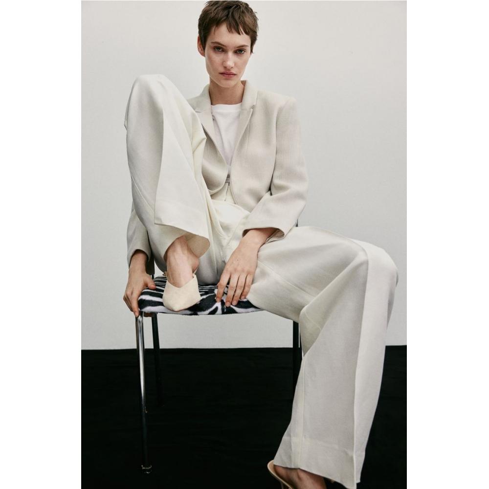 Куртка на манжетах с разрезом HM светло-бежевая 
Куртка на манжетах с разрезом HM светло-бежевая