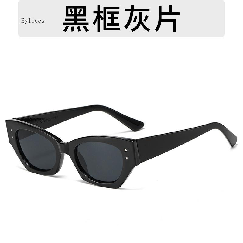 Vintage Small Rivet Cat Eye Sunglasses Female Fashion Luxury Designer Polygon Cat-eye Sun Spectacles UV 400 Protection
Vintage Small Rivet Cat Eye Sunglasses Female Fashion Luxury Designer Polygon Cat-eye Sun Spectacles UV 400 Protection